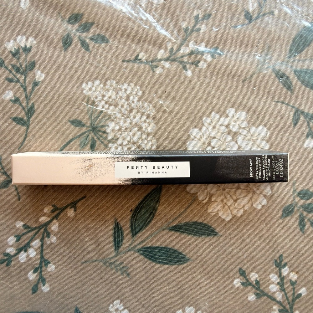 Fenty Beauty Brow MVP Ultra Fine Brow Pencil & Styler NEW. 
ASH BROWN